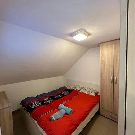 Apartment - 33 Kej *