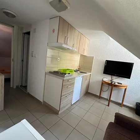 Apartment - 33 Kej *