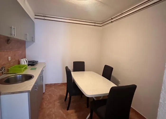 - 33 Kej Διαμέρισμα *